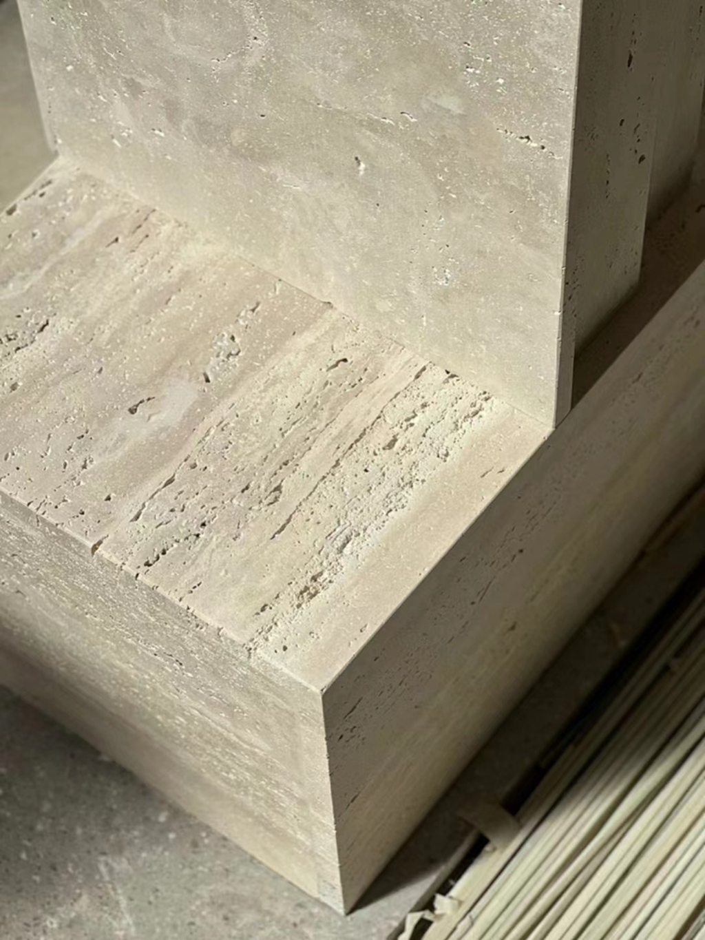Repisa envolvente de escultura de chimenea de mármol Beige travertino tallada en piedra Natural tallada a mano 4
