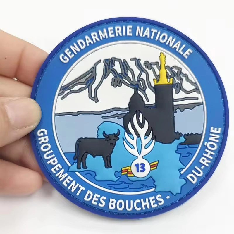 La moral del gancho y del lazo grabó en relieve el hierro de la etiqueta del silicón en los remiendos del PVC de la ropa 1
