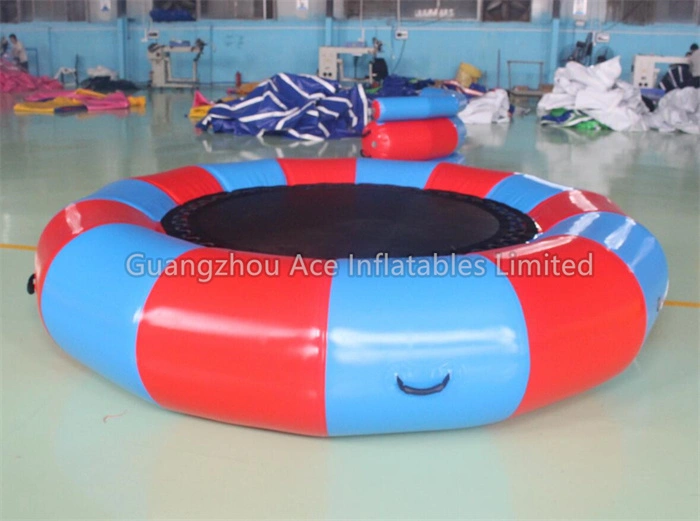 Trampolín inflable & Cama para saltar en el agua: ¡personalizada para la máxima diversión! 1