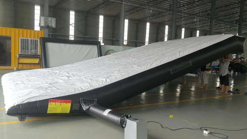 8x5m Airbag Landing 1