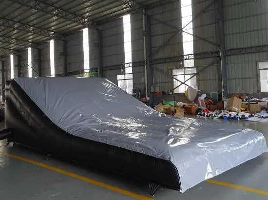 6.5x4x2m Mountain Bike Airbag Landing 1