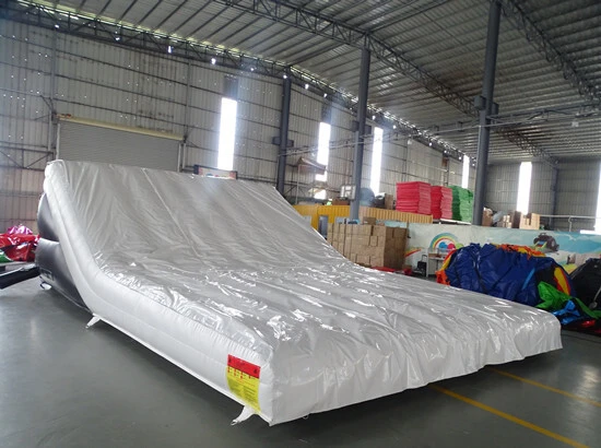 8x5.5x2.5m Inflatable Landing 1