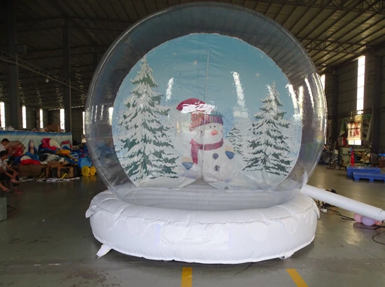 Castillo inflable con forma de bola de nieve 1