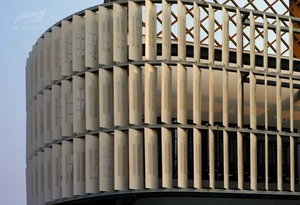 Poliestera Tegaĵo Weatherproof Louvres Sistemo Anodizado Woodgrain Vertikala