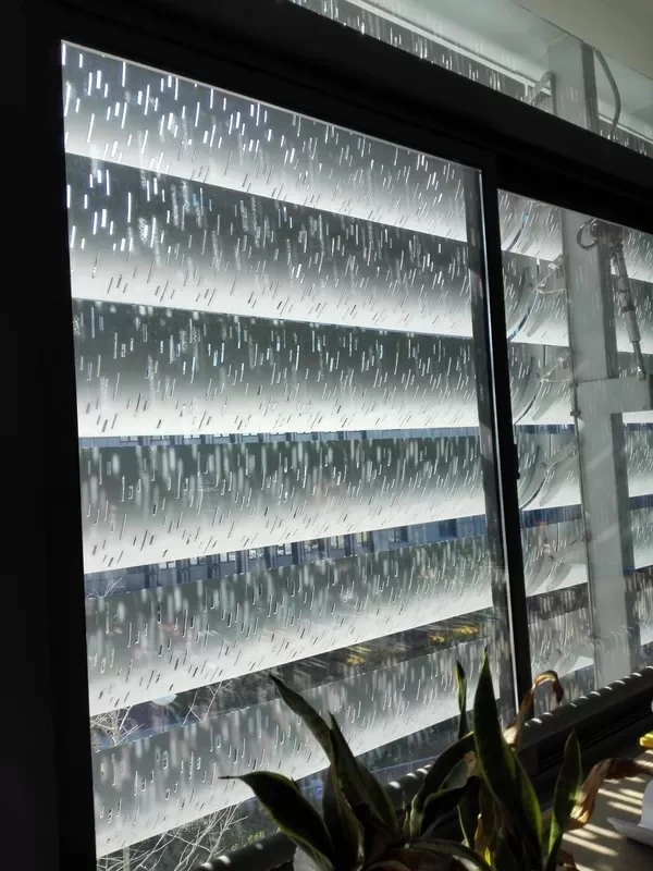 Fampiharana Facade Architectural Facade amin'ny alàlan'ny rivotra azo retractable Louvered Roof Systems 1