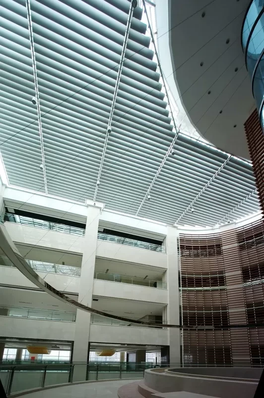 Construción de proxectos a gran escala Sistemas de tellado retráctil de aleación de aluminio Decoración Aeroscreen 1