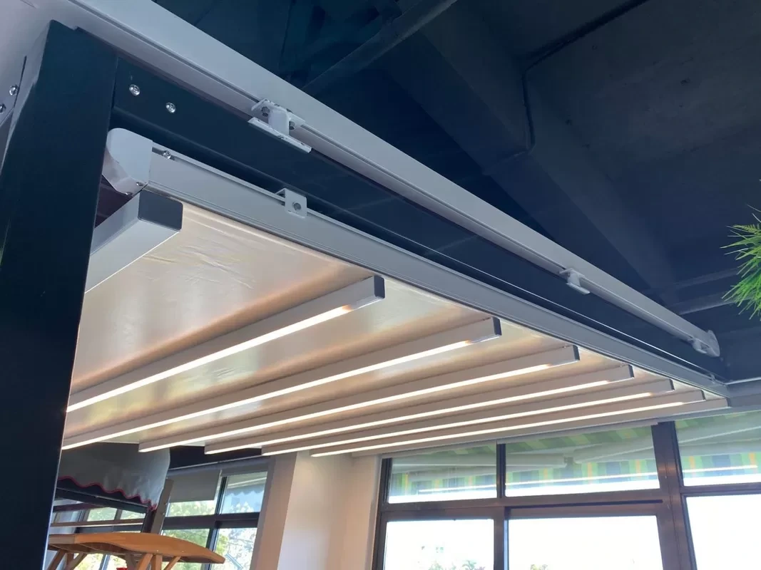 Waterdichte uitschuifbare buitenluifels uitschuifbaar daksysteem 110V / 230V 1