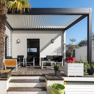 Buitelug moderne luifeldak aluminium pergola poeierbedekt