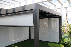 Pérgola de aluminio motorizada para exteriores, persiana retráctil ajustable con pantalla con cremallera