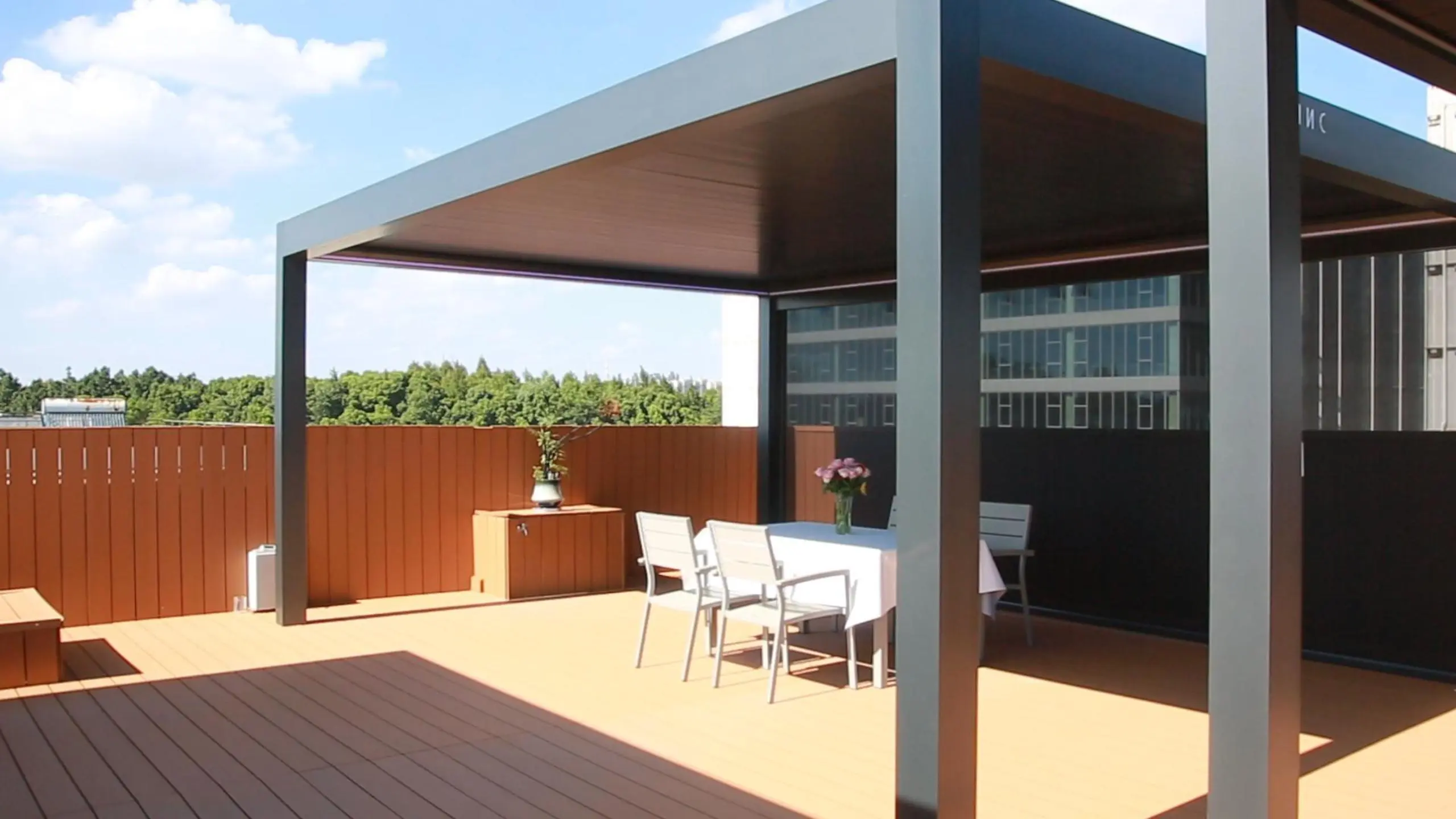 Kamore ea sampole ea pergola e ka huleloang e ka huloang ho tsoa ho moetsi oa aluminium pergola oa SUNC