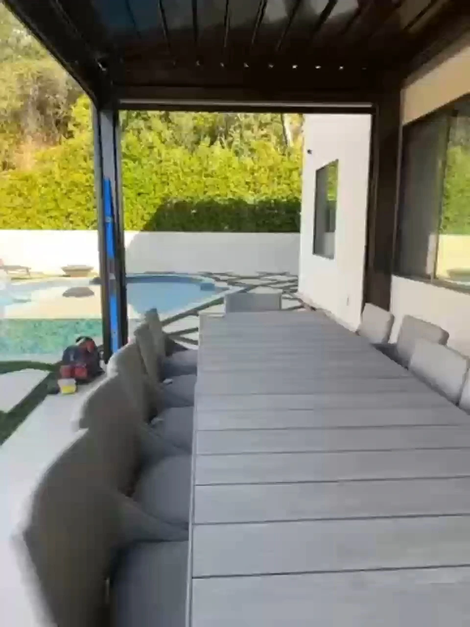 Nzaghachi nke ndị ahịa maka ndị na-emepụta patio aluminom pergola ahaziri