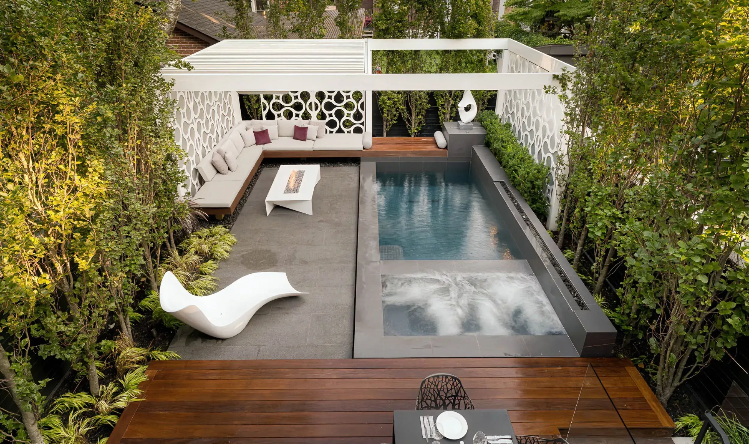 លើកកំពស់ Oasis អាងរបស់អ្នកជាមួយនឹងការរចនាអាងហែលទឹកអាលុយមីញ៉ូម 3