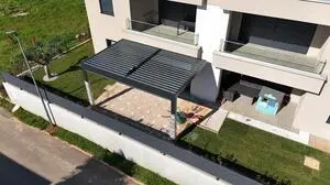 Malamalamaaga mai slovenia: tagata faʻatau manatu i luga o le anture Pergolas