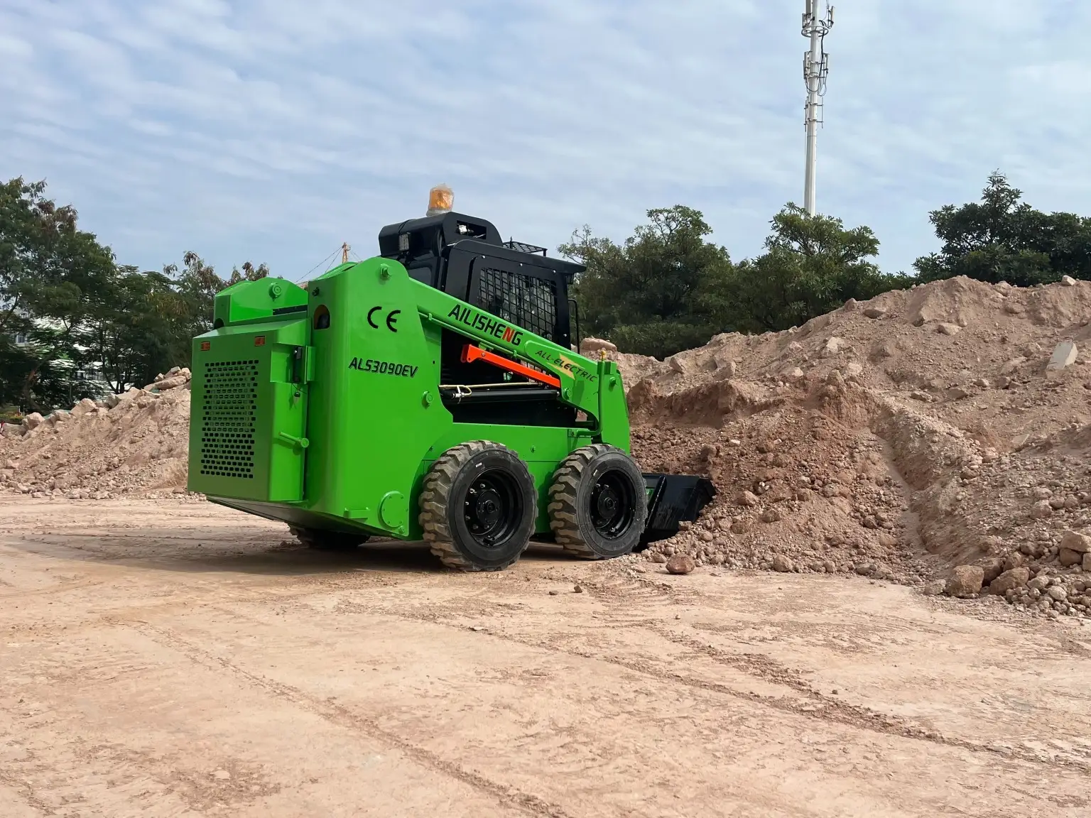 Technical Analysis of the All-Electric Drive Control System for Electric Skid-Steer Loaders——Innovation and Practice of Four-Wheel Independent Electric Drive Technology