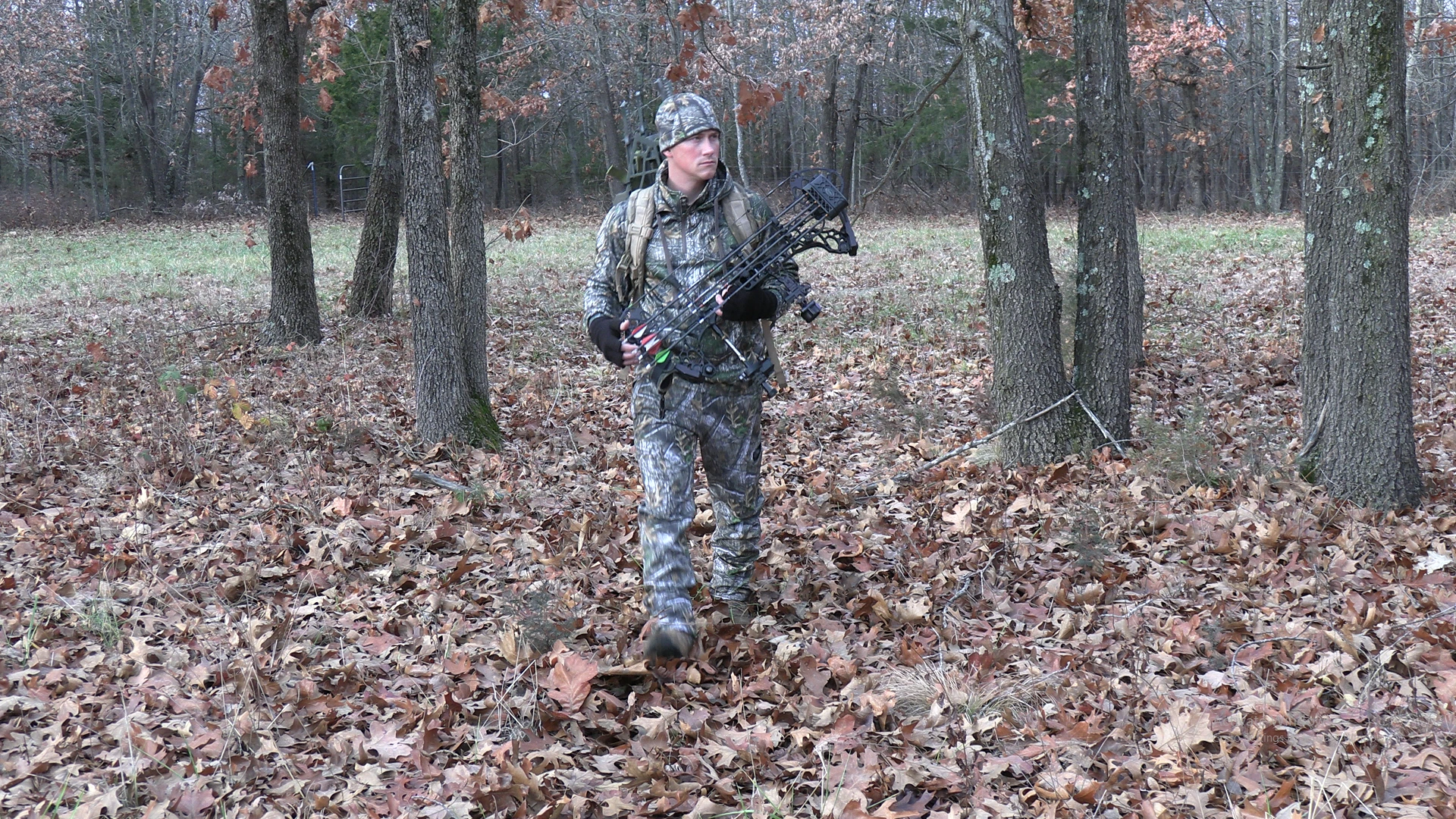 How do hunters choose a hat in autumn and winter? 1