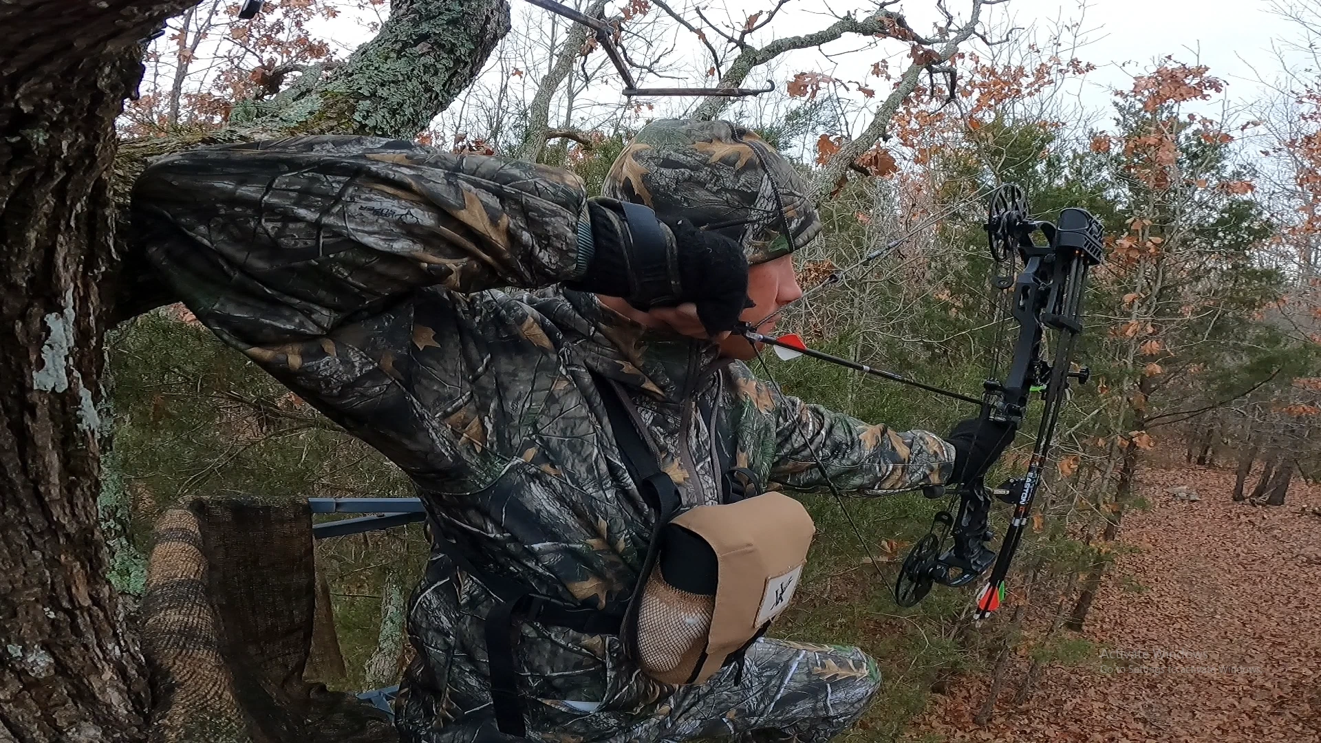 How do hunters choose a hat in autumn and winter? 2