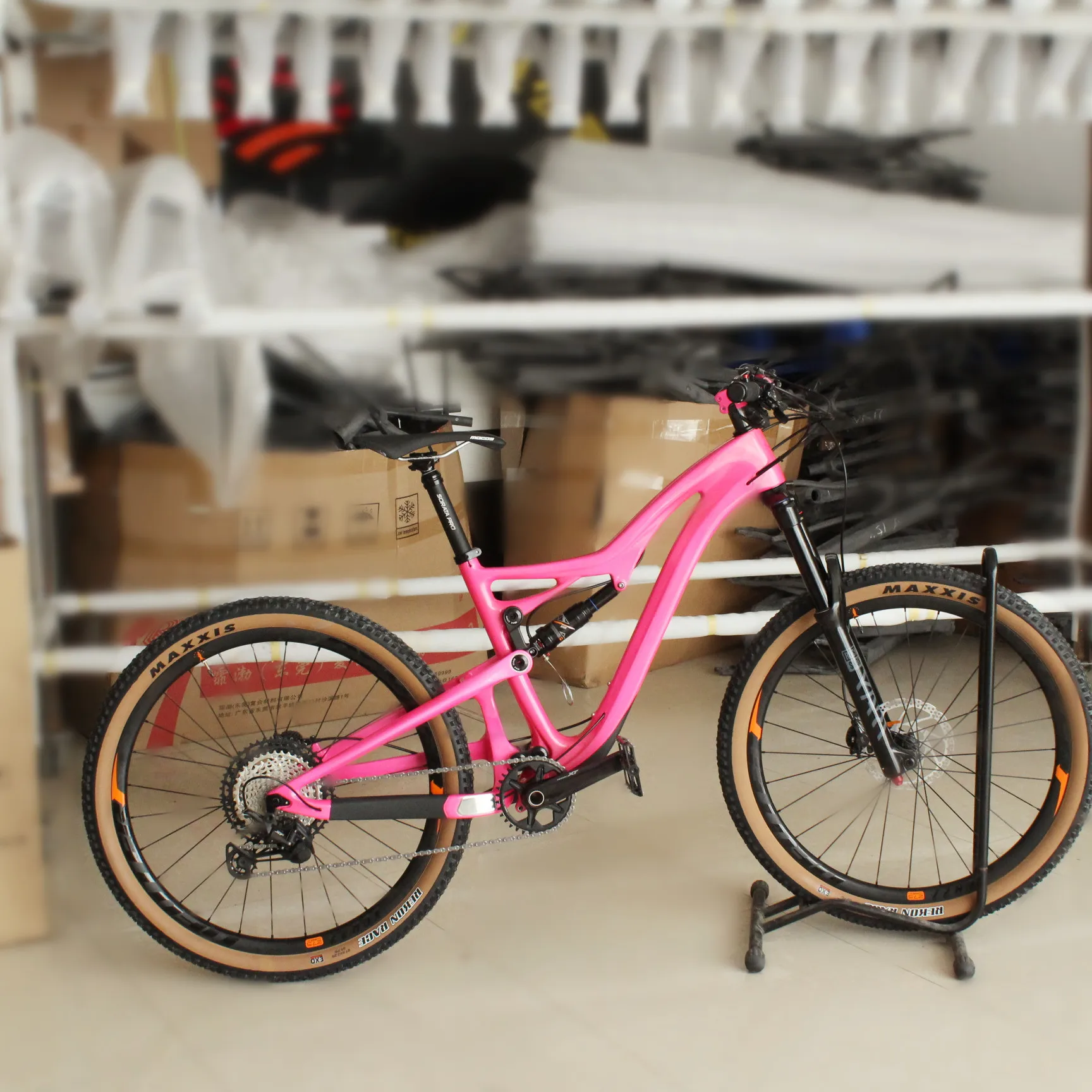 Quadro de mountain bike de suspensão total Enduro | Fibra de carbono T800 | Eixo passante Boost de 29 polegadas e 148 mm | Nível de competição AM 7