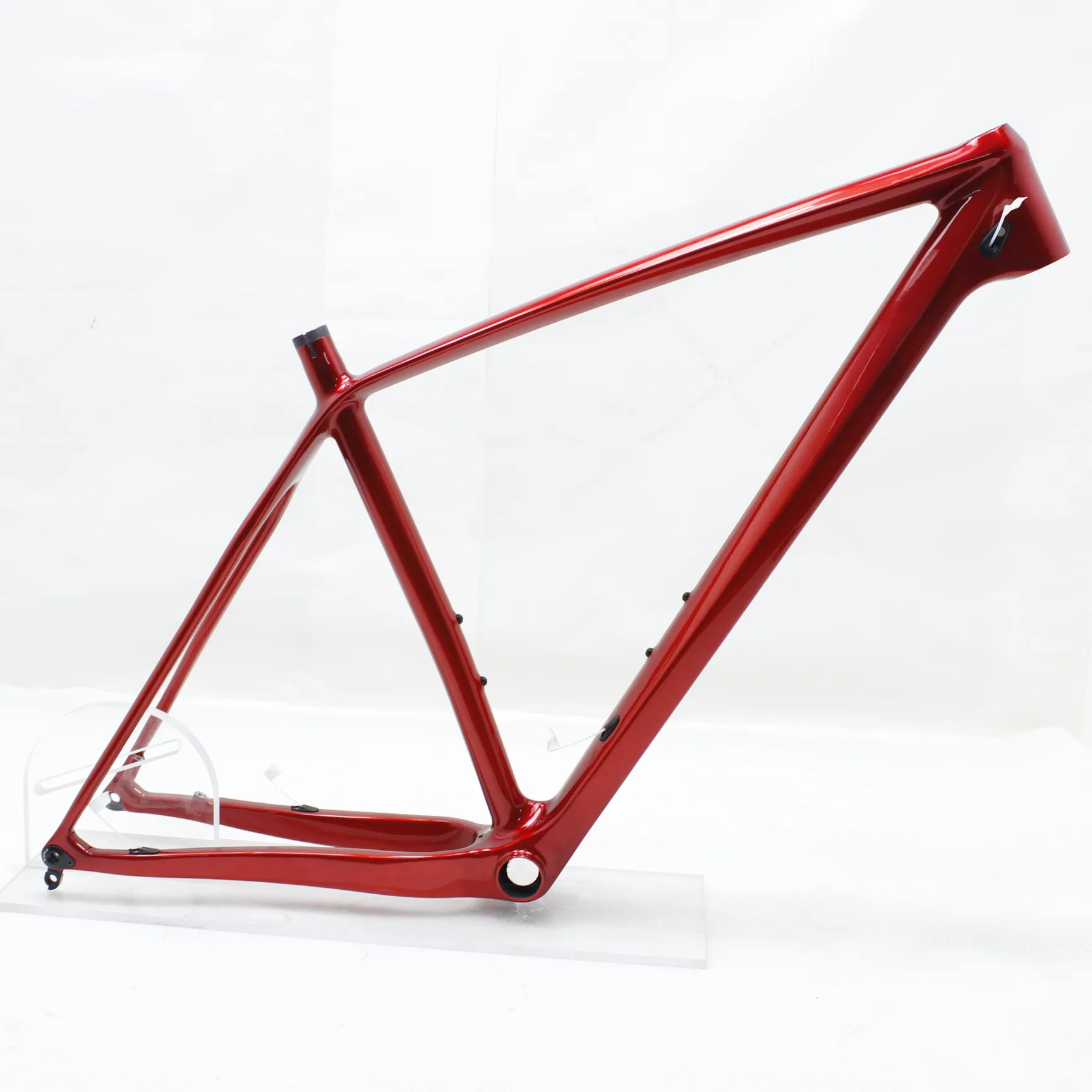 Quadro de fibra de carbono para mountain bike aro 29, cabeamento interno completo, eixo passante Boost 148x12mm, disponível nos tamanhos 15/17/19/21, ideal para XC/Trilhas. 2