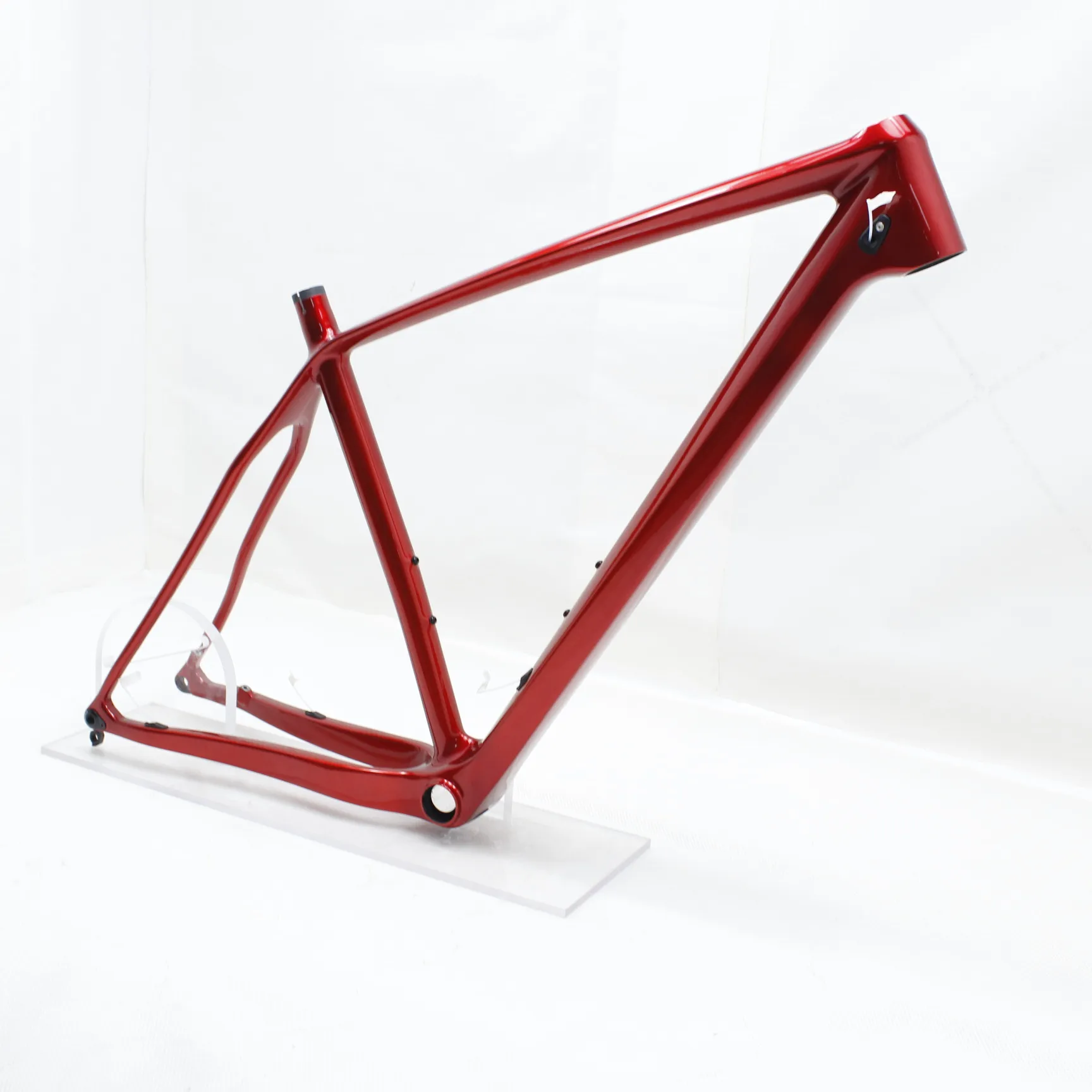 Quadro de fibra de carbono para mountain bike aro 29, cabeamento interno completo, eixo passante Boost 148x12mm, disponível nos tamanhos 15/17/19/21, ideal para XC/Trilhas. 3