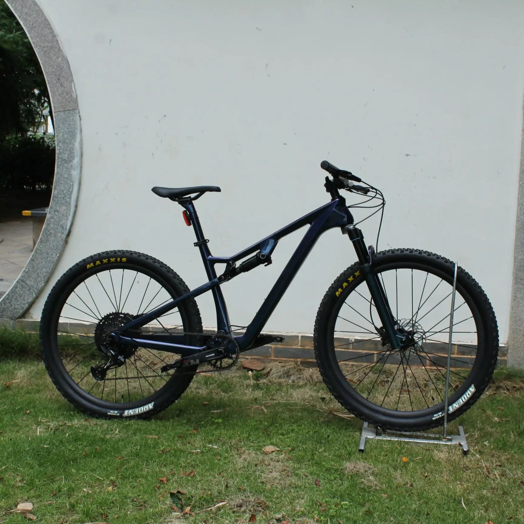 フロントとリアのサスペンションマウンテンバイクフルサスペンションバイクを販売するユニークな製品高品質耐久性 1