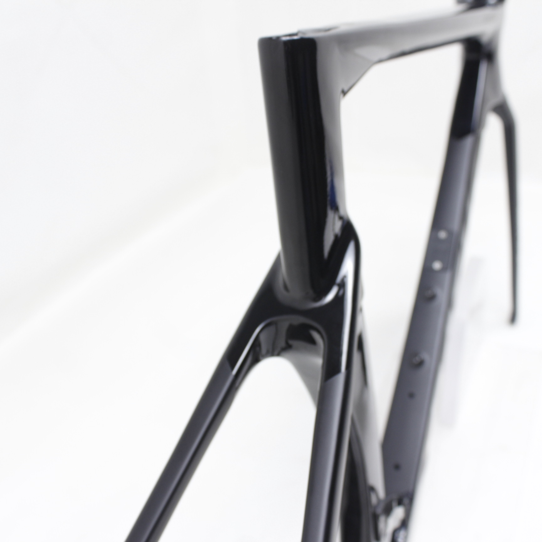 Carbon fiber 700*28C road aero disc brake bicycles frame 3