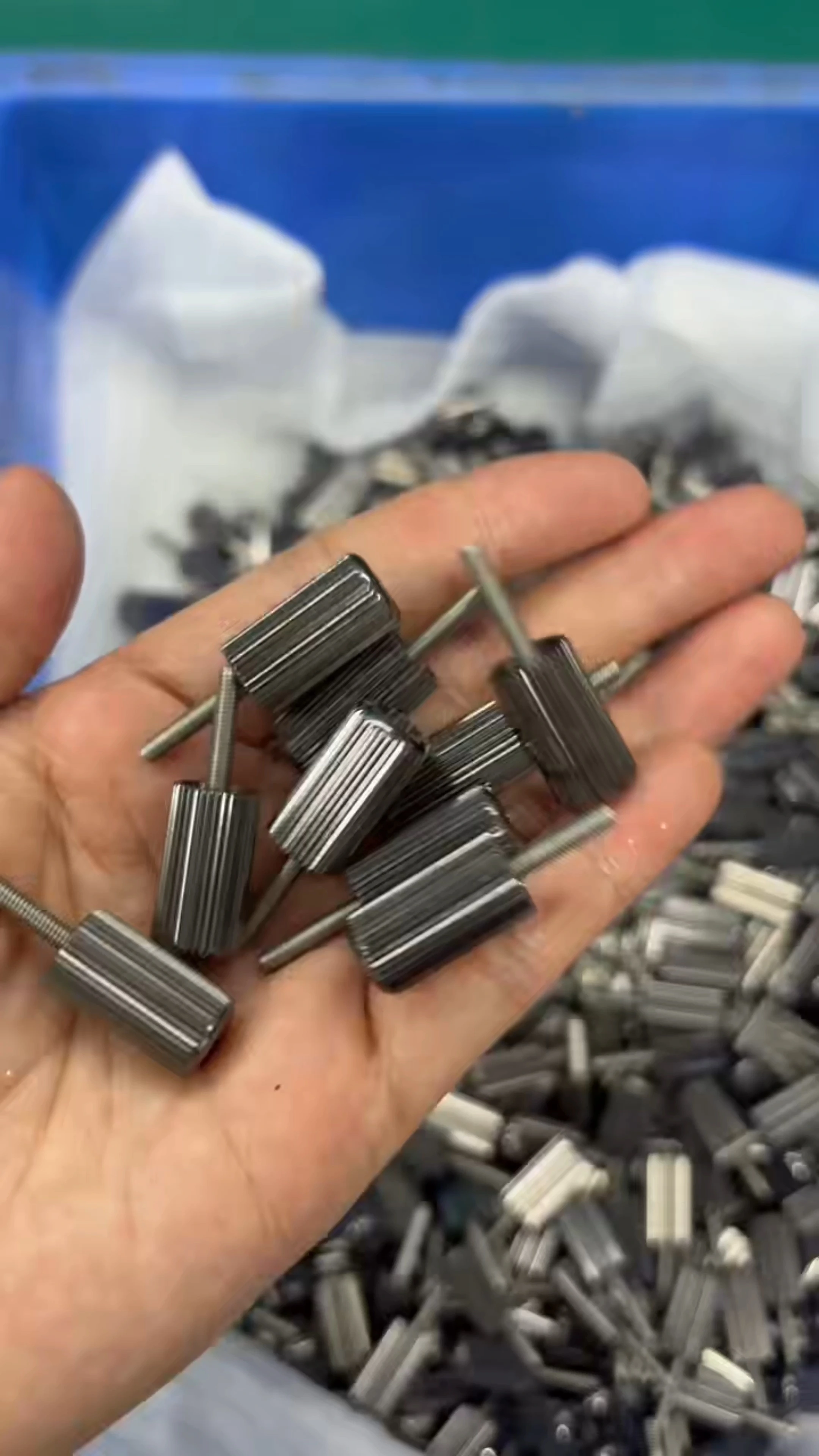 Custom-engineered non-standard threaded fixings 1