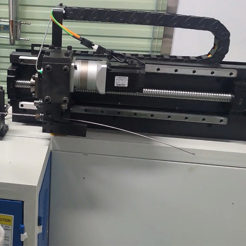 Machine automatique de redressage et de découpe de fil pour barres d'acier 1