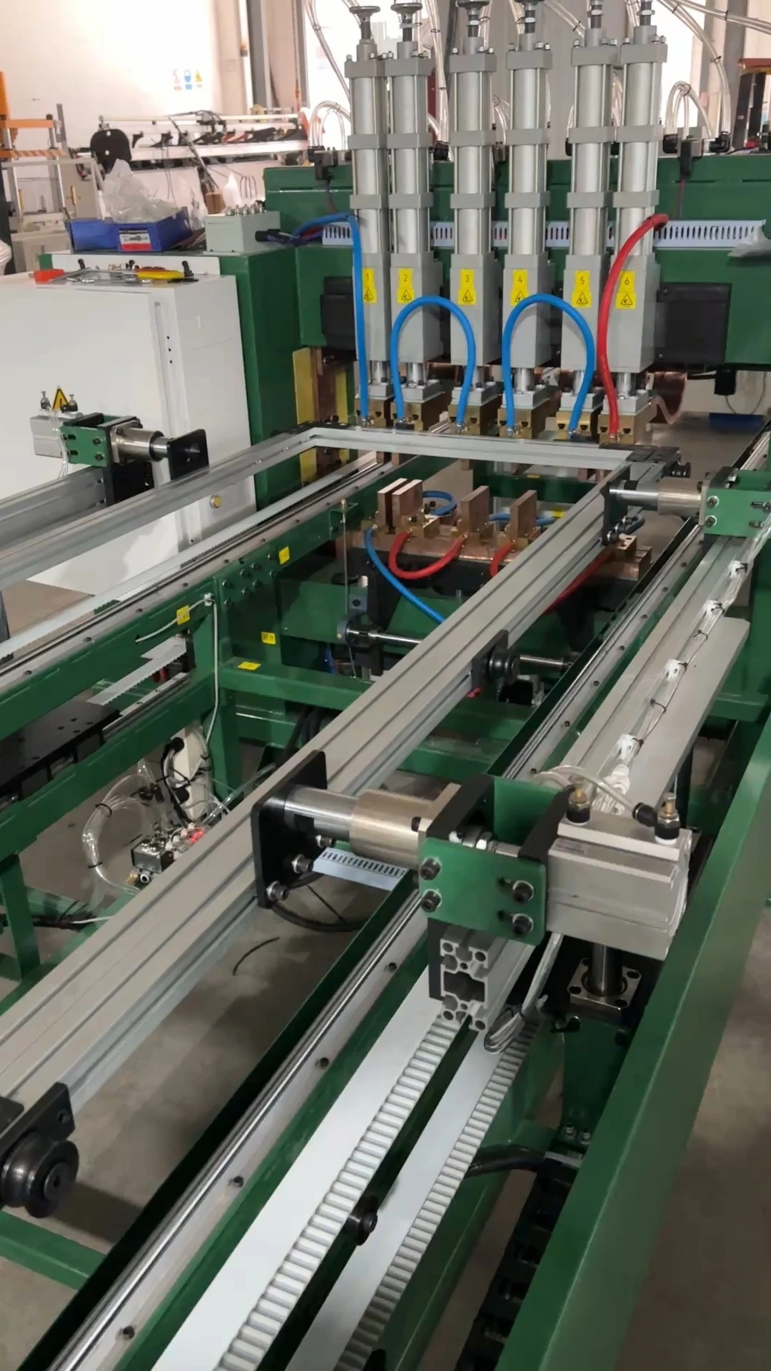 Máquina de soldadura de pórtico de 6 cilindros de alta eficiencia para la fabricación rápida de mallas de alambre industriales 1