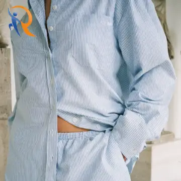 قميص بريزي كلاسيكي مخطط باللون الأزرق وثنيتين في الخلف 1