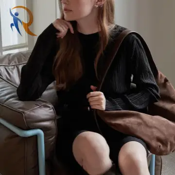 قمة مجعدة على شكل قارب - لون أبيض وأسود 1