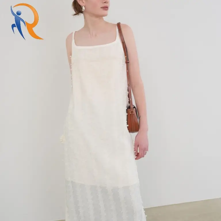A sleeveless flower dress 1