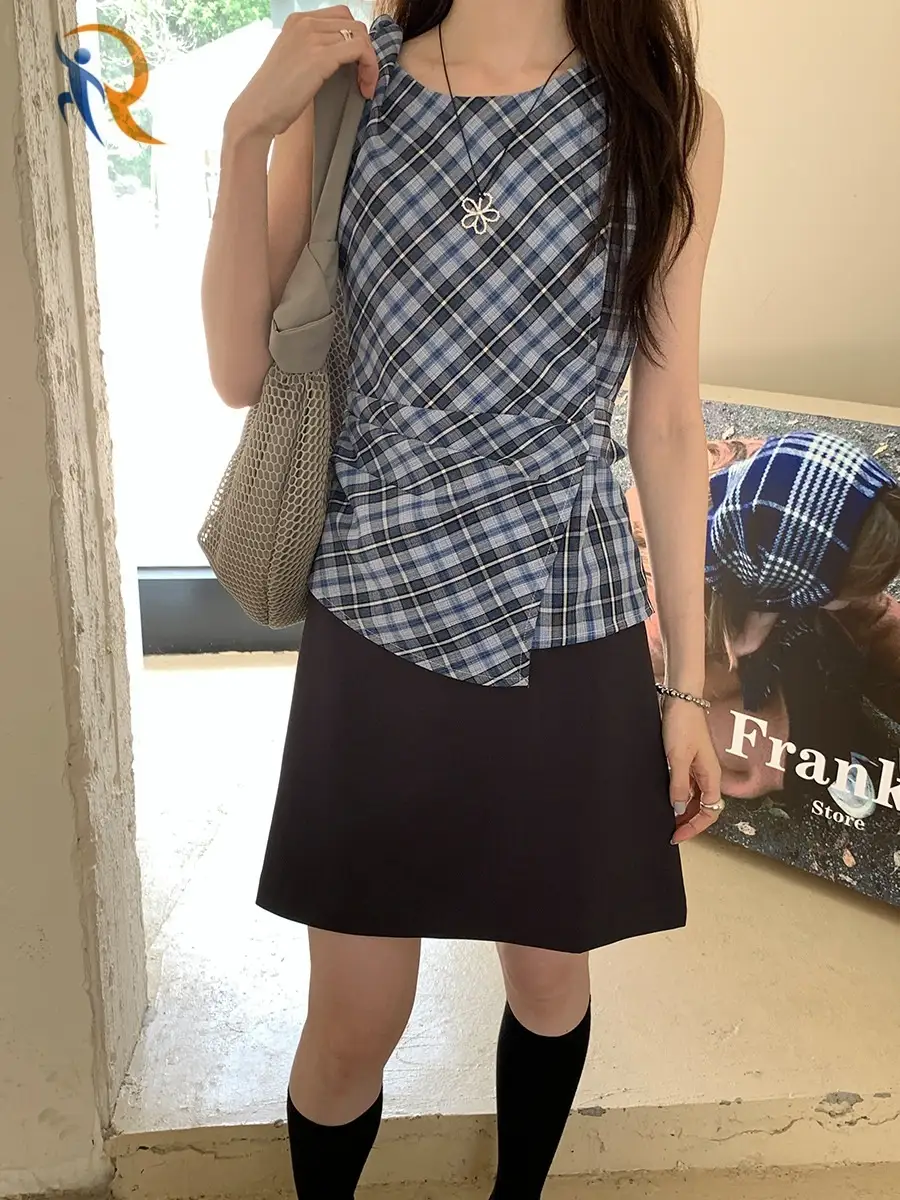 Grid Printed Buttoned Sleeveless Top 1