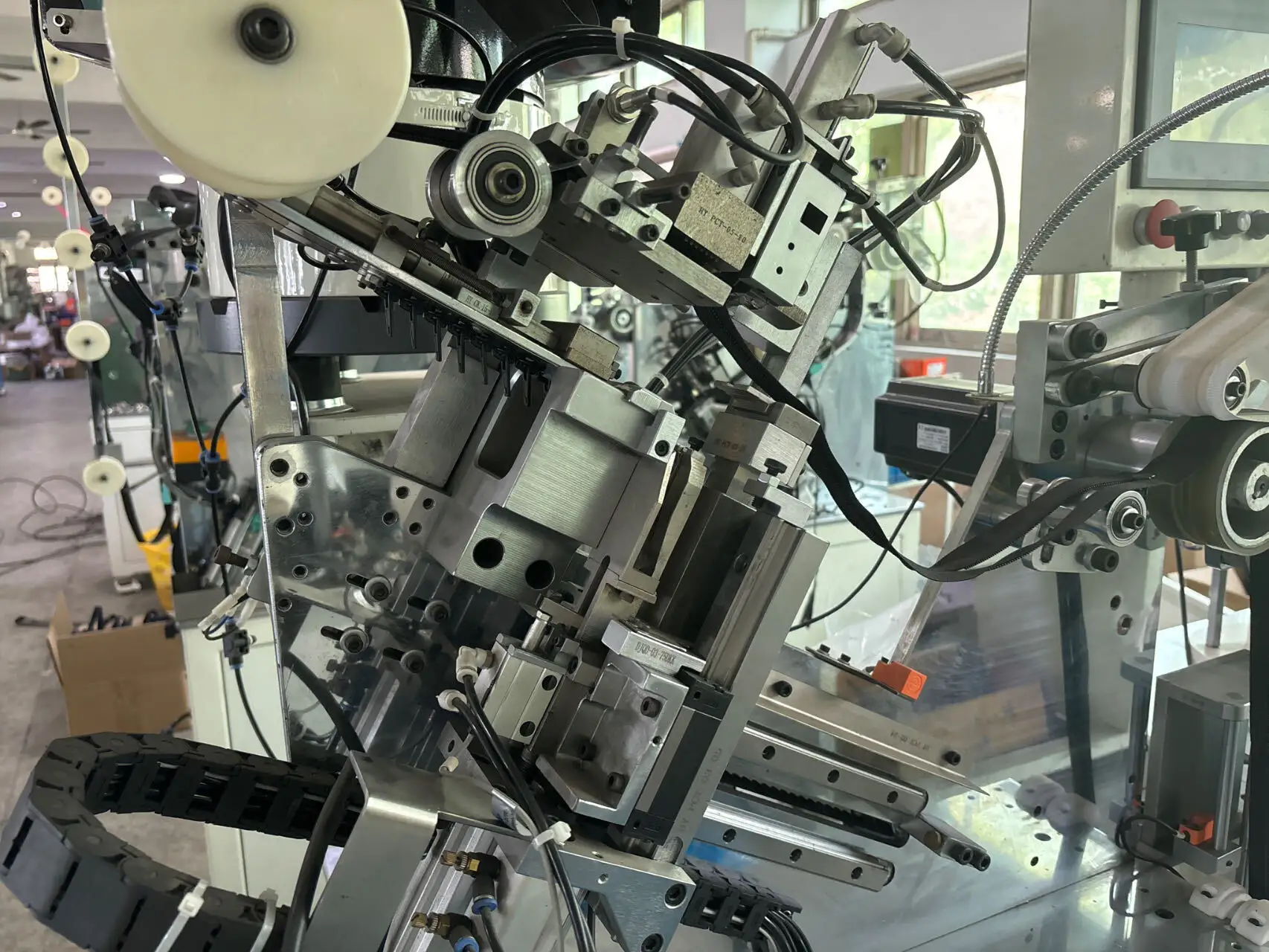 Creative Automatic Zipper Machine Automatic Zipper Machine Company 3