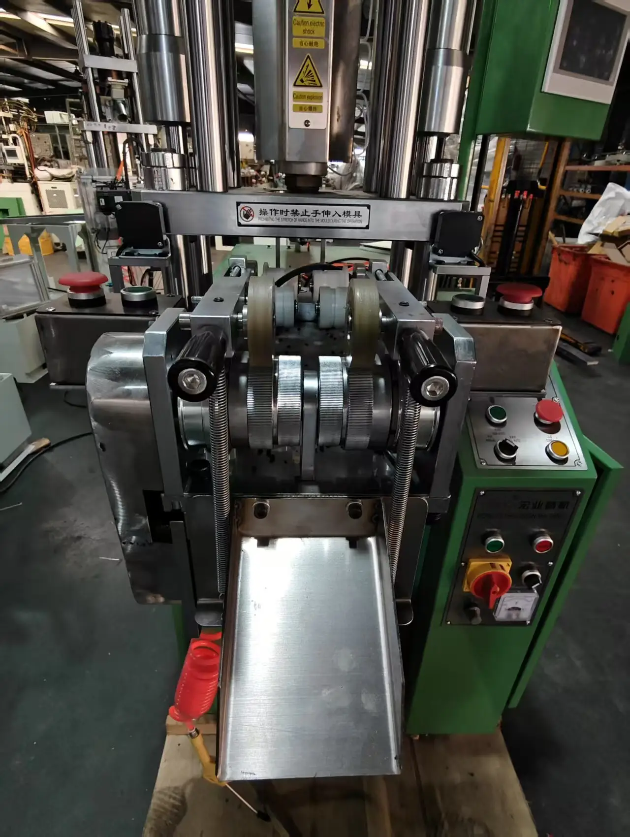 Safe to Use Zipper Bag Making Machine Manufacturer 4