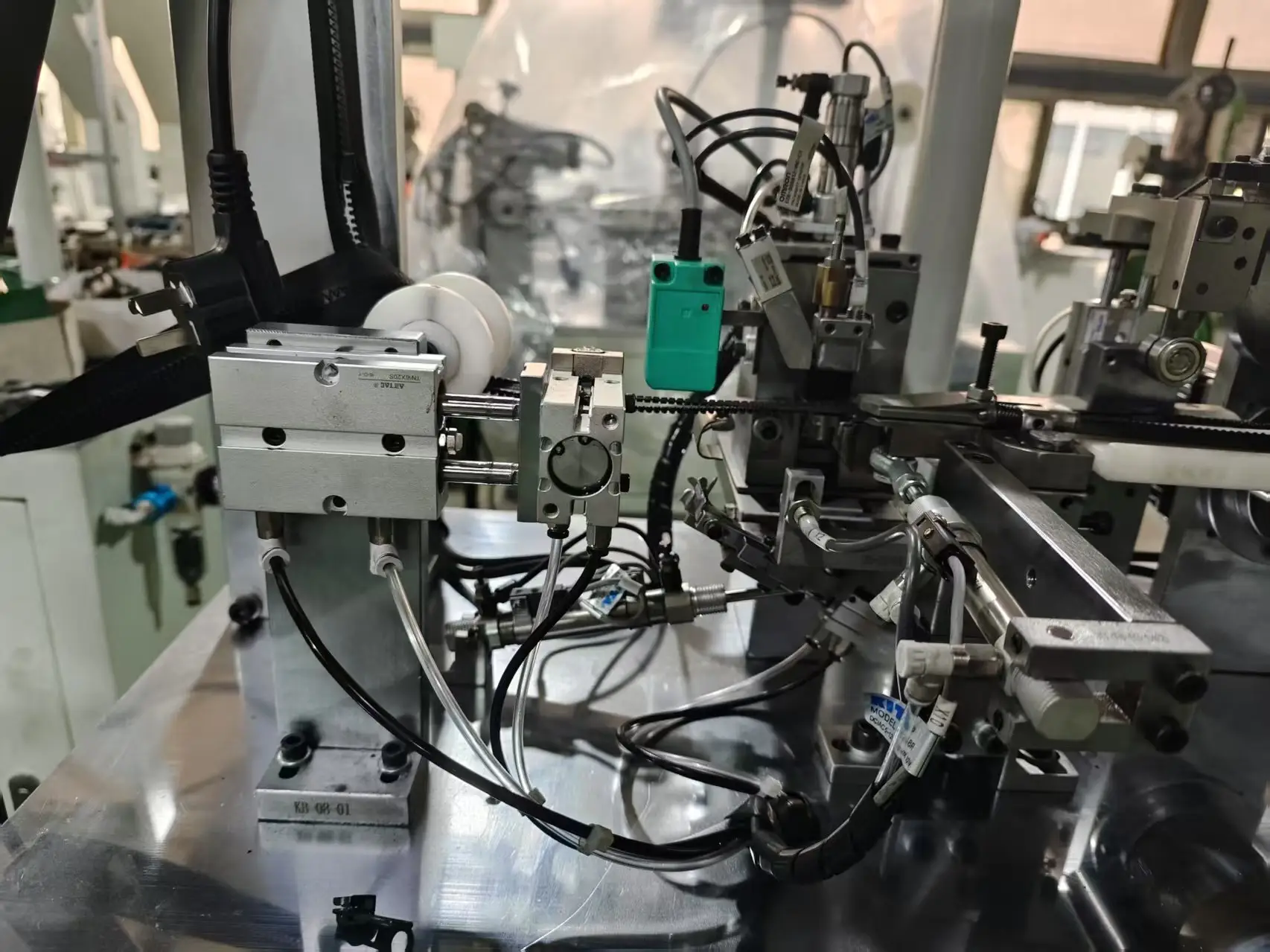 Automatic Zipper Slider Assembly Machine Supply Garment Shops 10