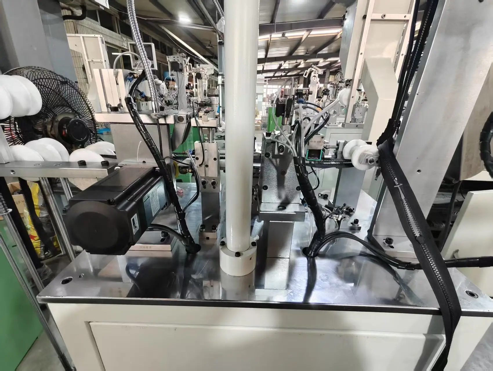 Automatic Zipper Slider Assembly Machine Supply Garment Shops 9