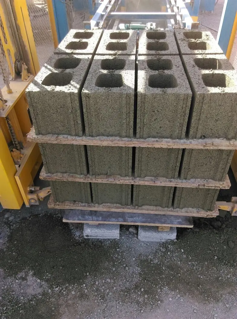 Automatic Interlocking Tiles Making Machine - - YIXIN 4
