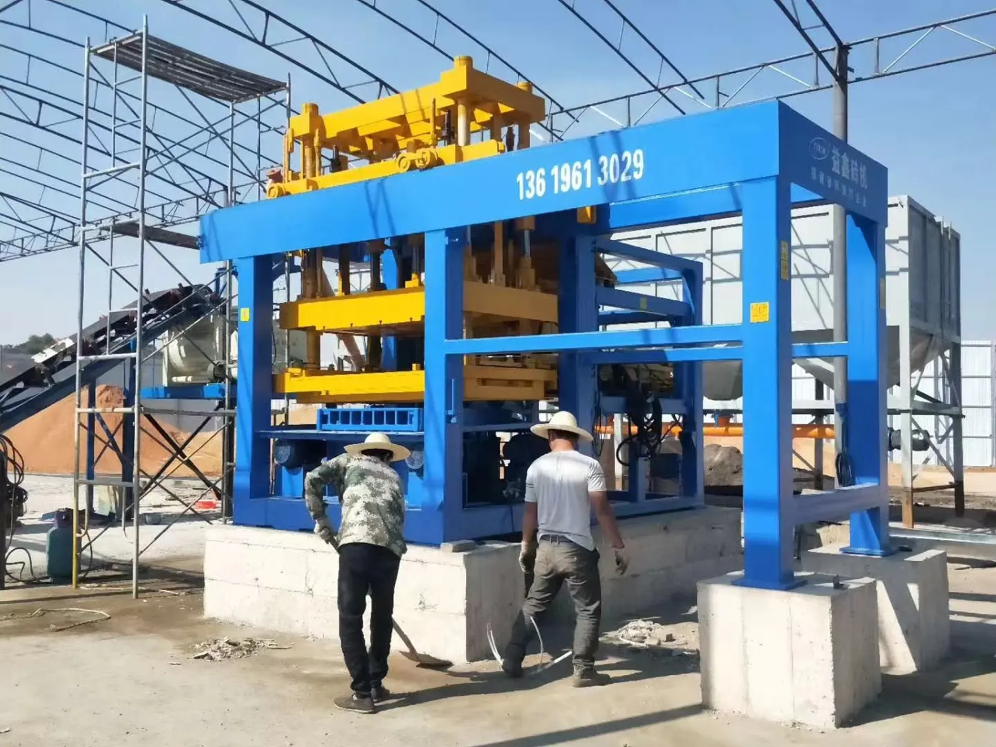 Automatic Interlocking Tiles Making Machine by YIXIN 4