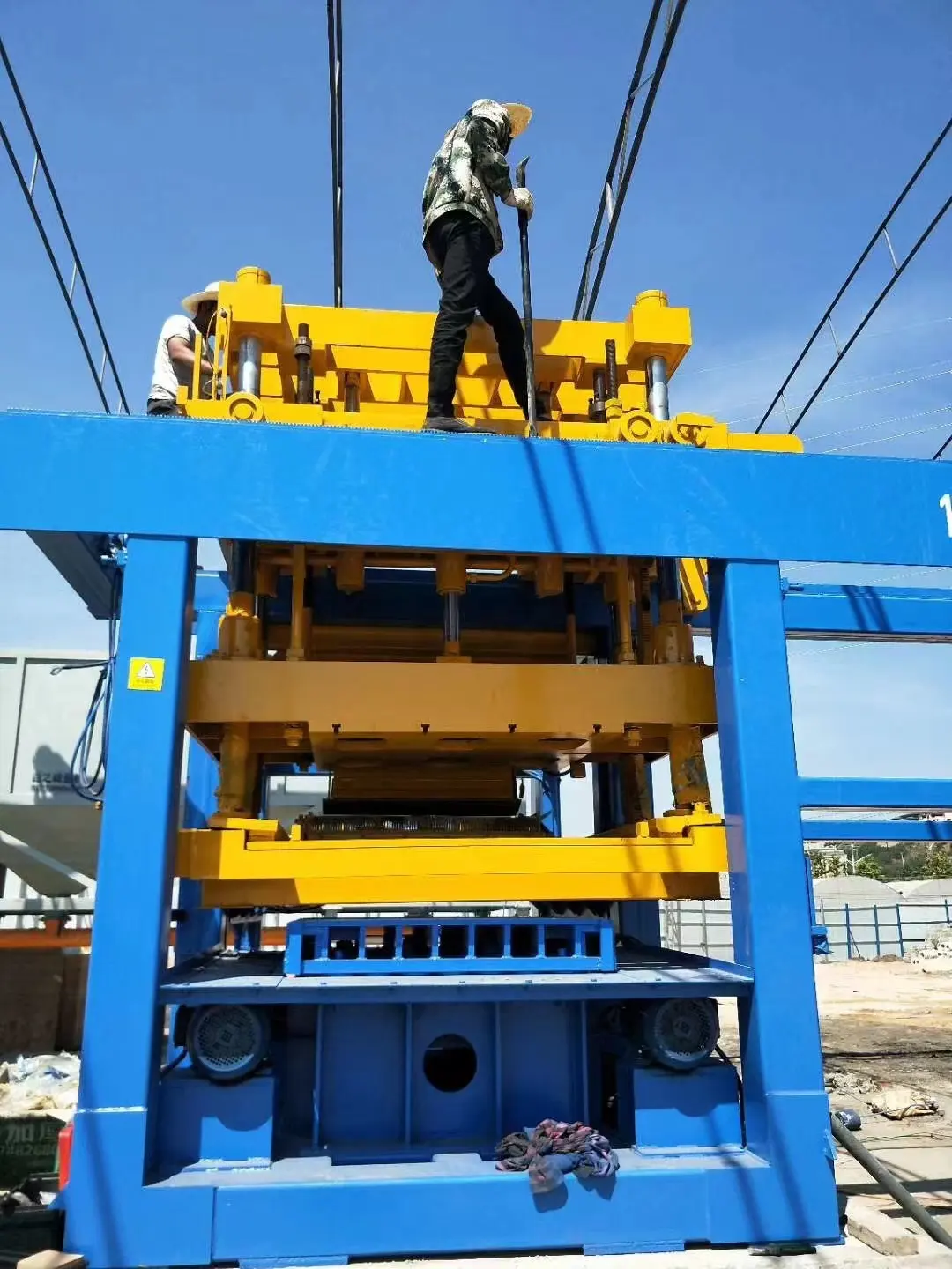 Concrete Block Machine by YIXIN-2 4