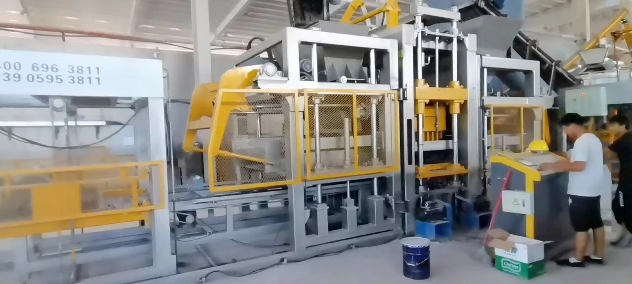 Yixin Machinery QT12-15 Сверхмощные последние модели Гидравлическая машина для формования полых блоков 1