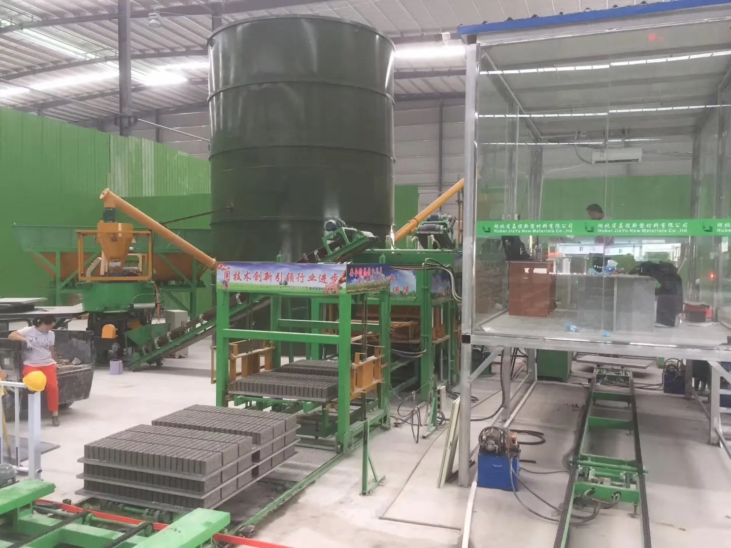 Automatic Interlocking Brick Machine - - YIXIN 4
