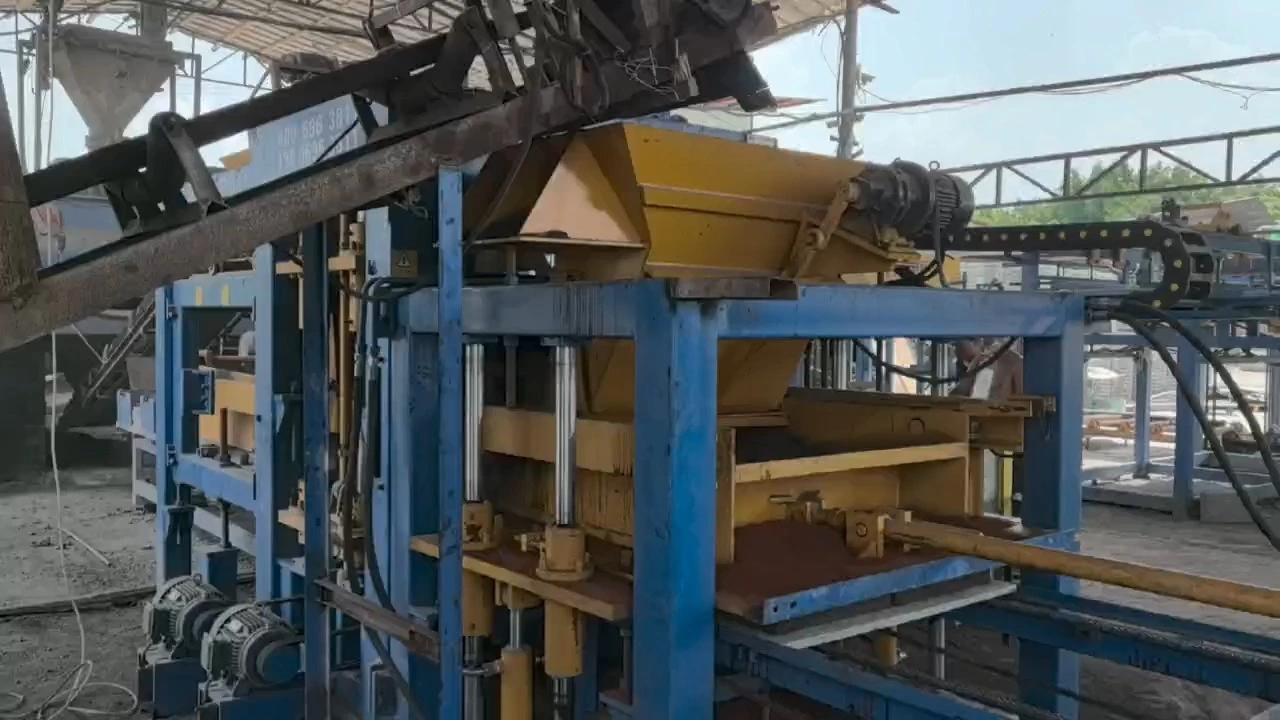 Yixin Machinery High Accuracy Mutifunctional Zigzag Block Foming Machine QT10-15 1