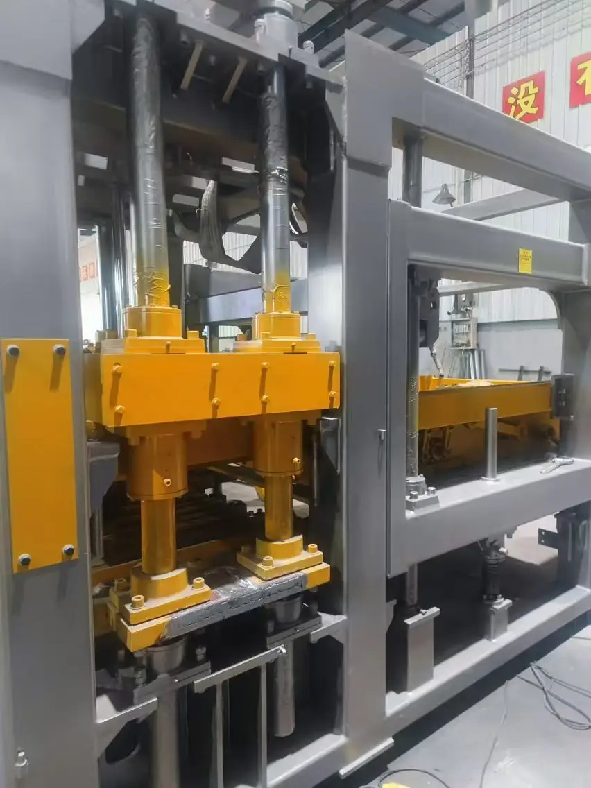 Concrete Block Machine by YIXIN 4