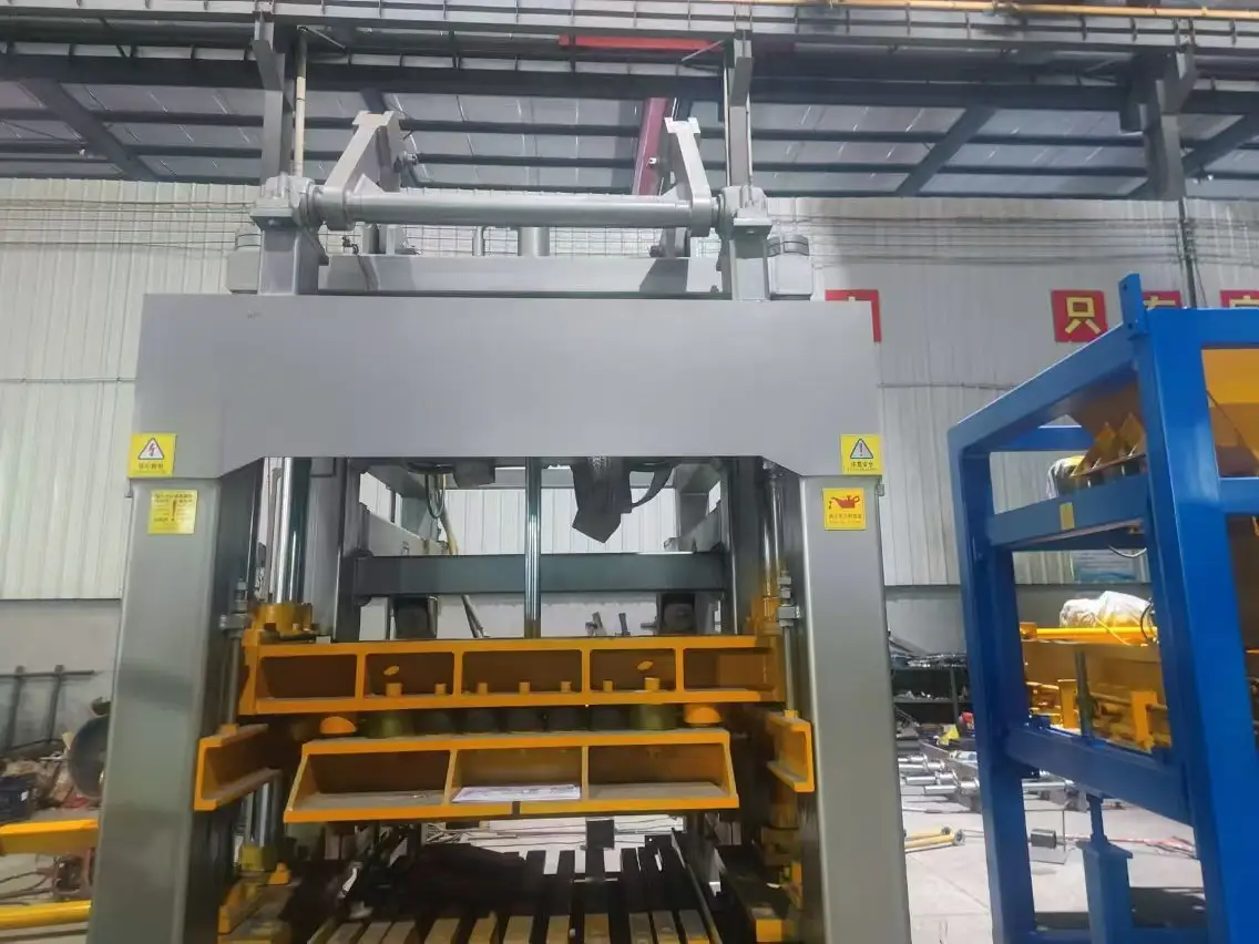 Concrete Block Machine by YIXIN 3