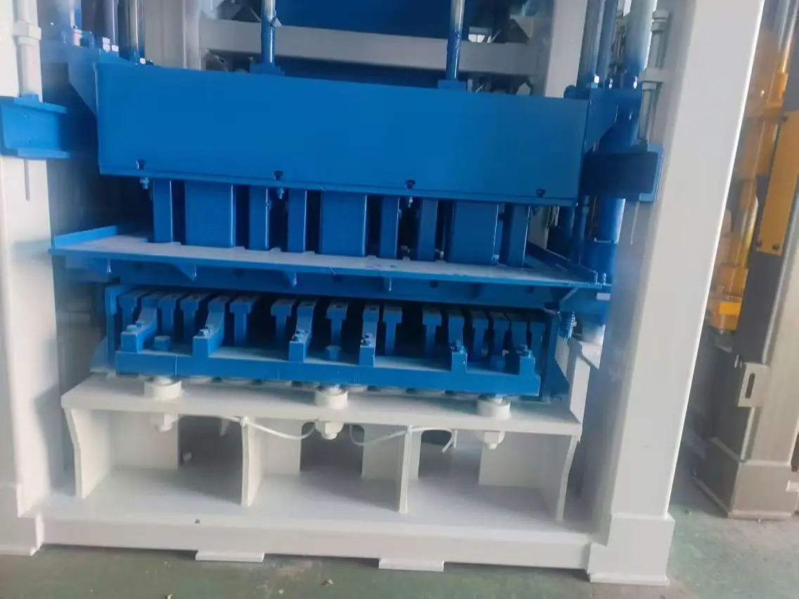 Automatic Interlocking Brick Machine - - YIXIN-1 3