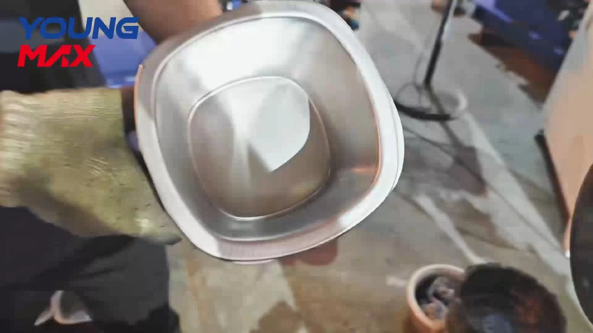Custom Inner Polishing Machine for Irregular Stainless Steel Cookware 1