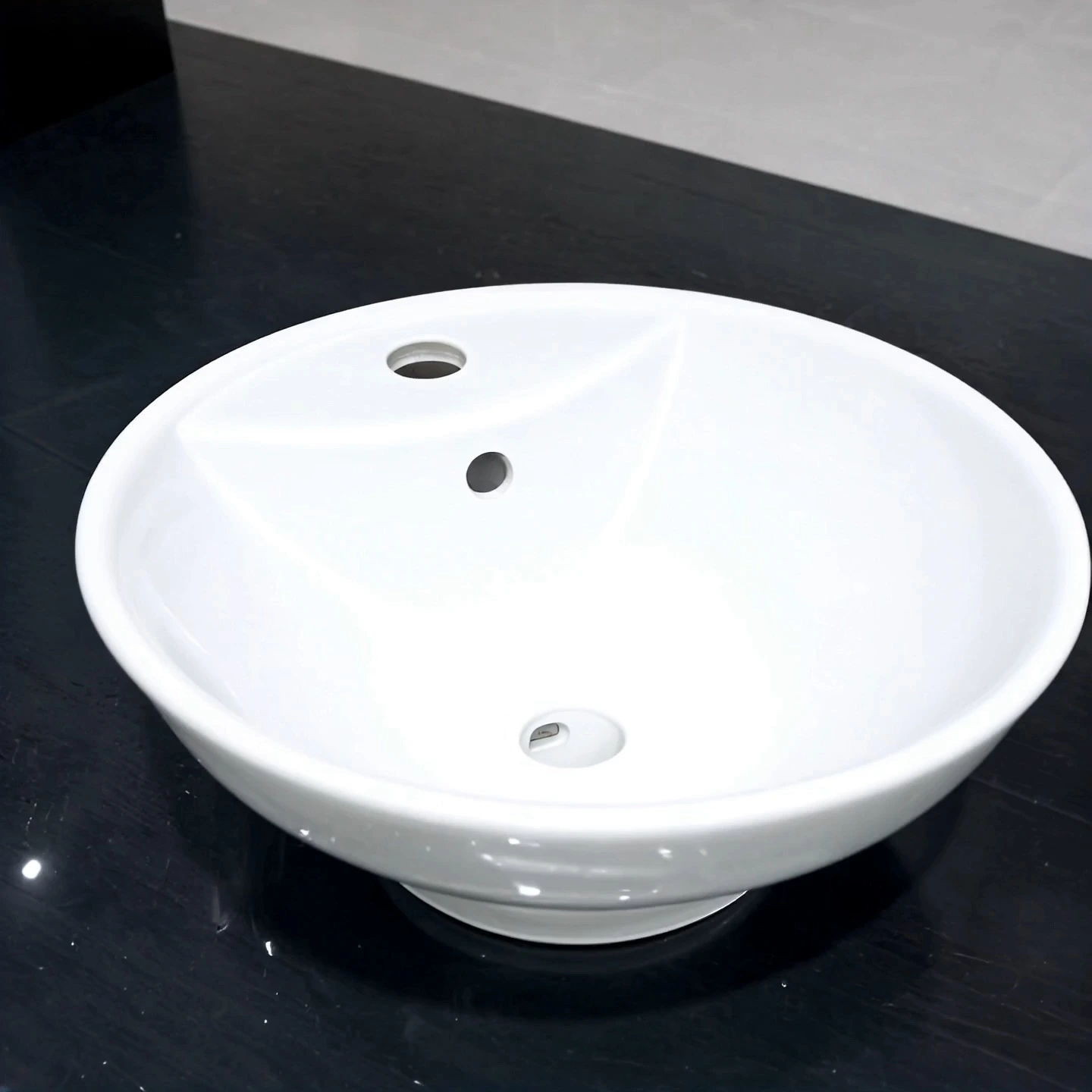 The round ceramic art sink is installed on the countertop to add beauty to the space 1