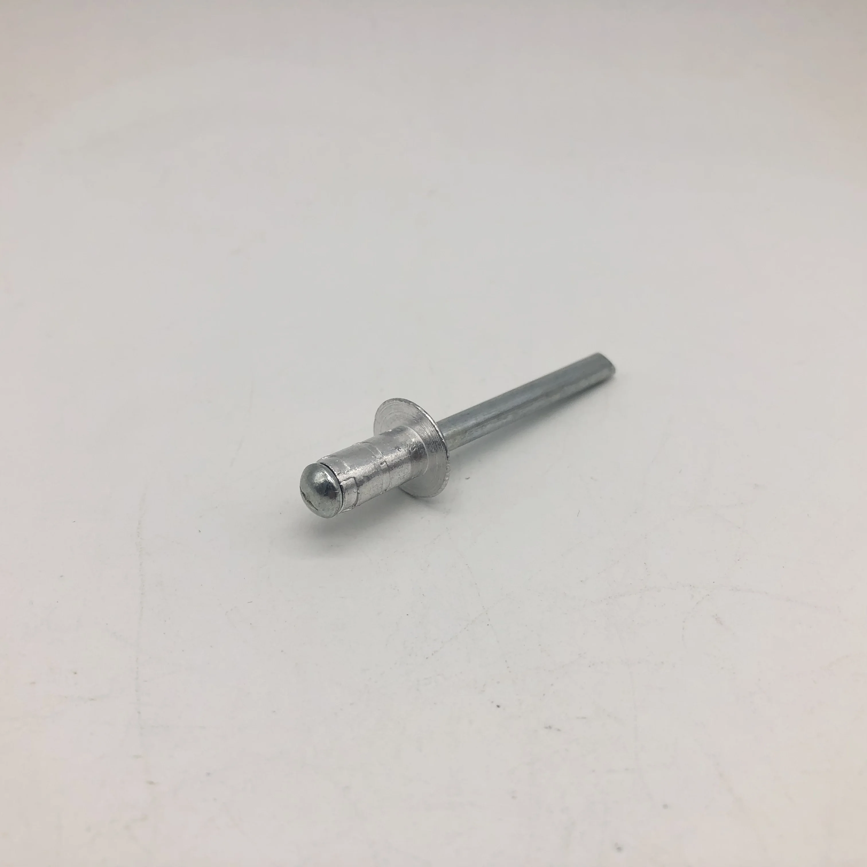 Оптовая продажа алюминиевых белых заклепок и стальных заклепок на китайских заводах. 7