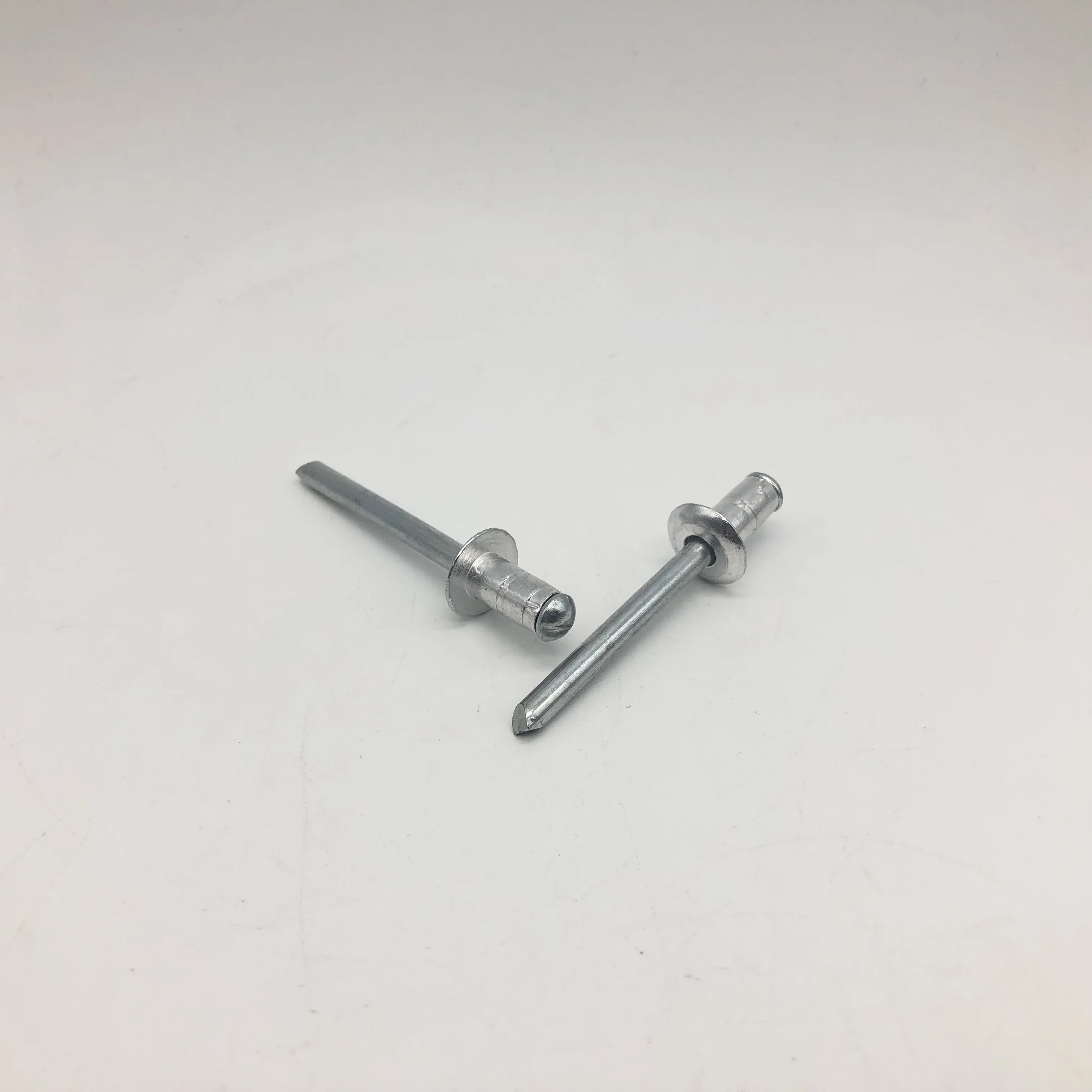 Оптовая продажа алюминиевых белых заклепок и стальных заклепок на китайских заводах. 9