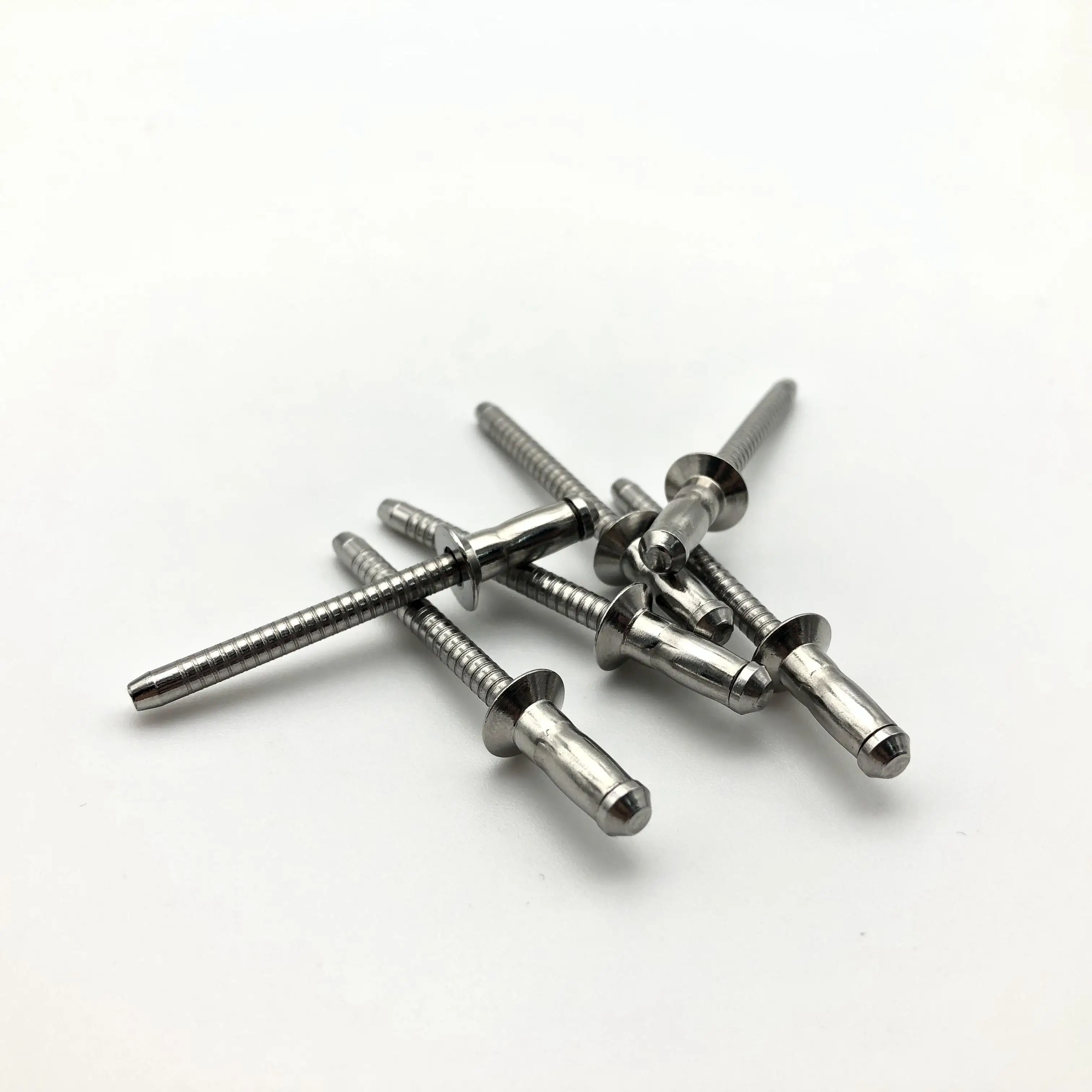 Оптовая продажа алюминиевых белых заклепок и стальных заклепок на китайских заводах. 10